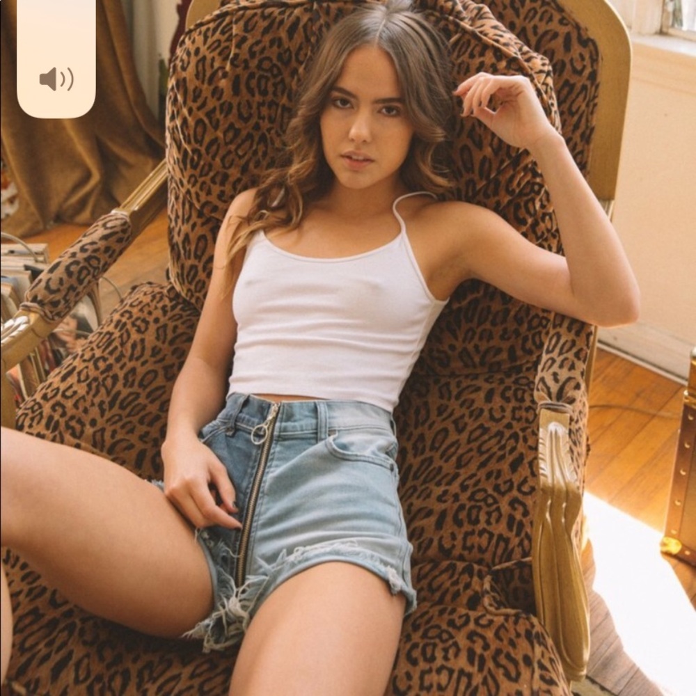 High waisted O-ring Revice trendy denim two-tone shorts.